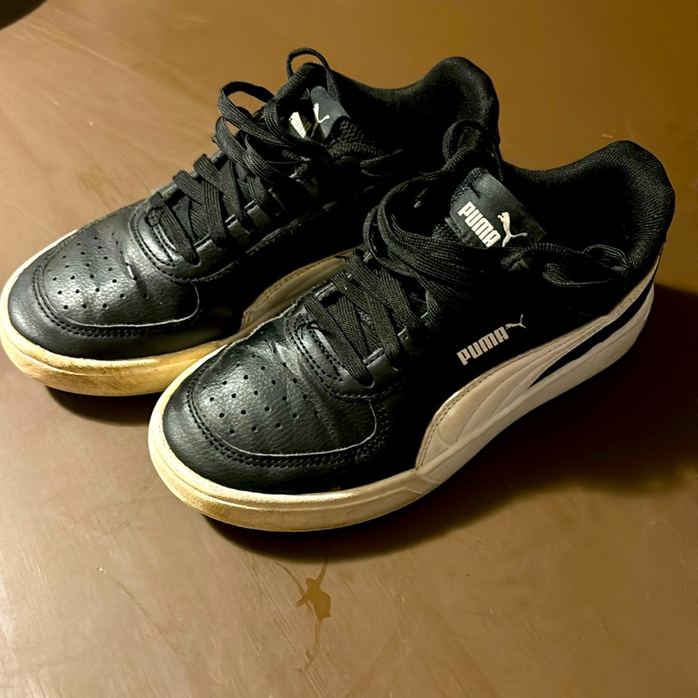 Size 5 kids puma sneakers